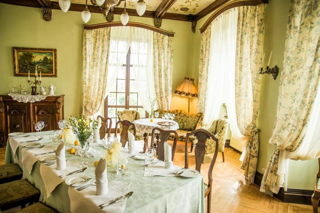 Bialy Dwor Bed & Breakfast Kwidzyn Ngoại thất bức ảnh
